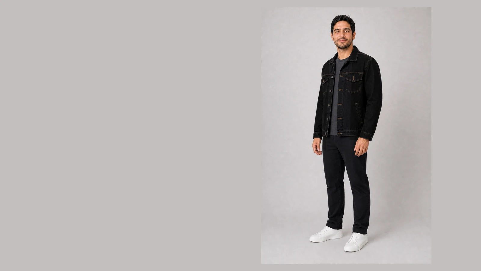 Modelo con Chaqueta Jean Clásica negra